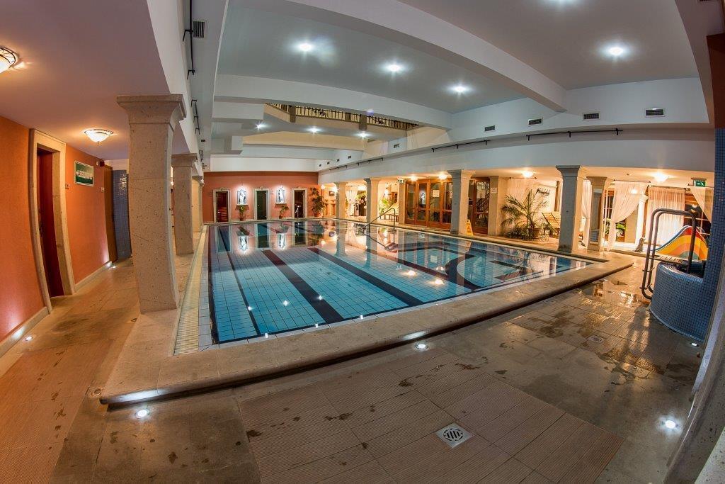 Egri Korona Borhaz Es Wellness Hotel Demjen Exterior photo