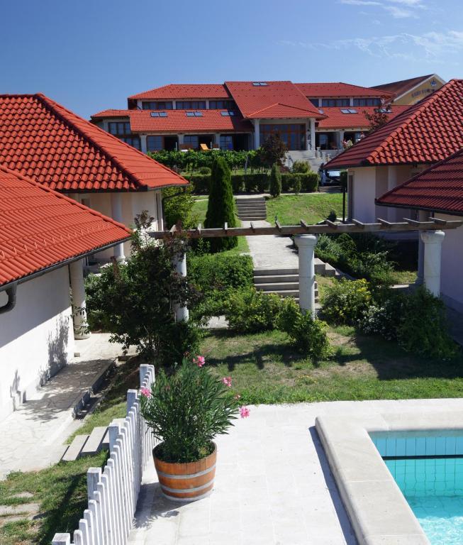 Egri Korona Borhaz Es Wellness Hotel Demjen Exterior photo