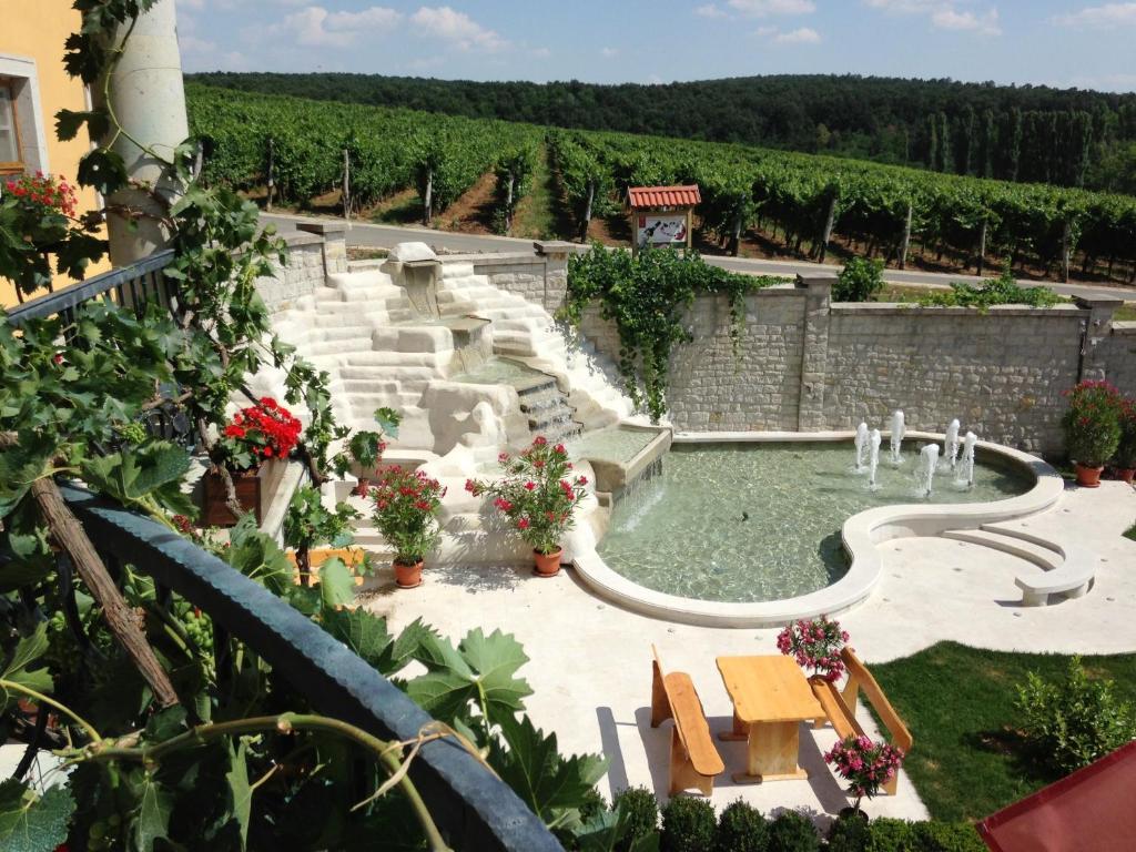 Egri Korona Borhaz Es Wellness Hotel Demjen Exterior photo