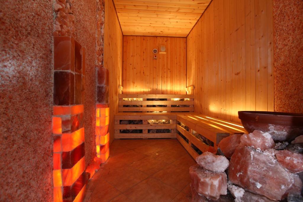 Egri Korona Borhaz Es Wellness Hotel Demjen Exterior photo