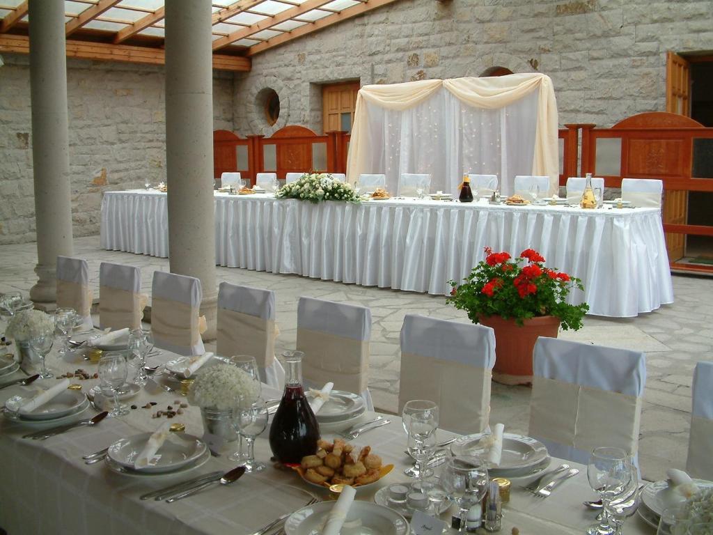 Egri Korona Borhaz Es Wellness Hotel Demjen Exterior photo